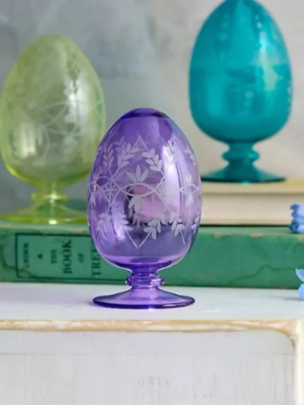 Anthropologie/Terrain Hand-Etched Egyptian Glass Egg in Violet – NWT